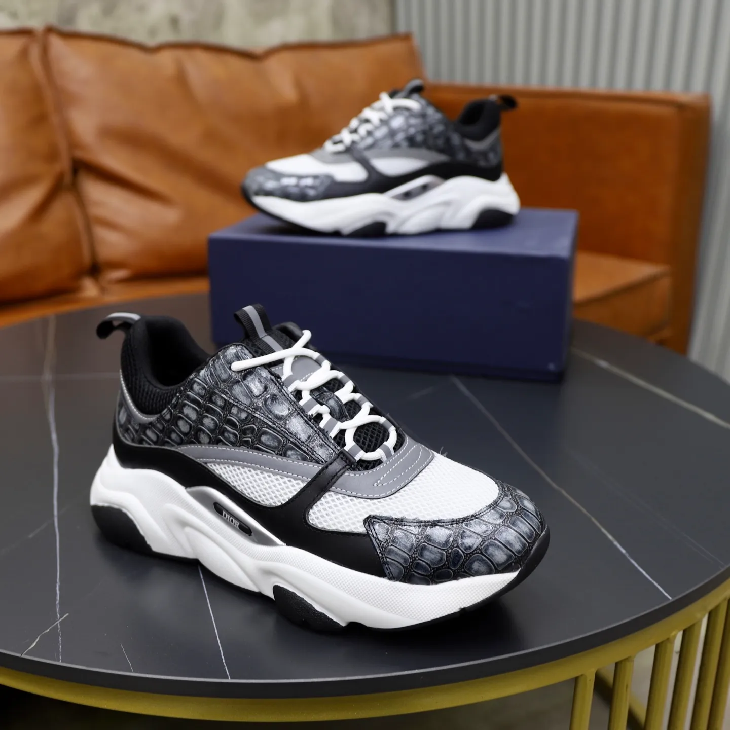 Ex-factory price: 500💰🙅‍♂️🙅‍♂️🙅‍♂️ Brand: Dior DIOR Standard code: 38-44 (45, 46 customized) Grade: Same as the official website Material: Original leather splicing Comfortable and breathable lining Original wear-resistant outsole Style category: Men's fashionable casual shoes Running sneakers Noble luxury brand elements Top luxury Color: actual picture color